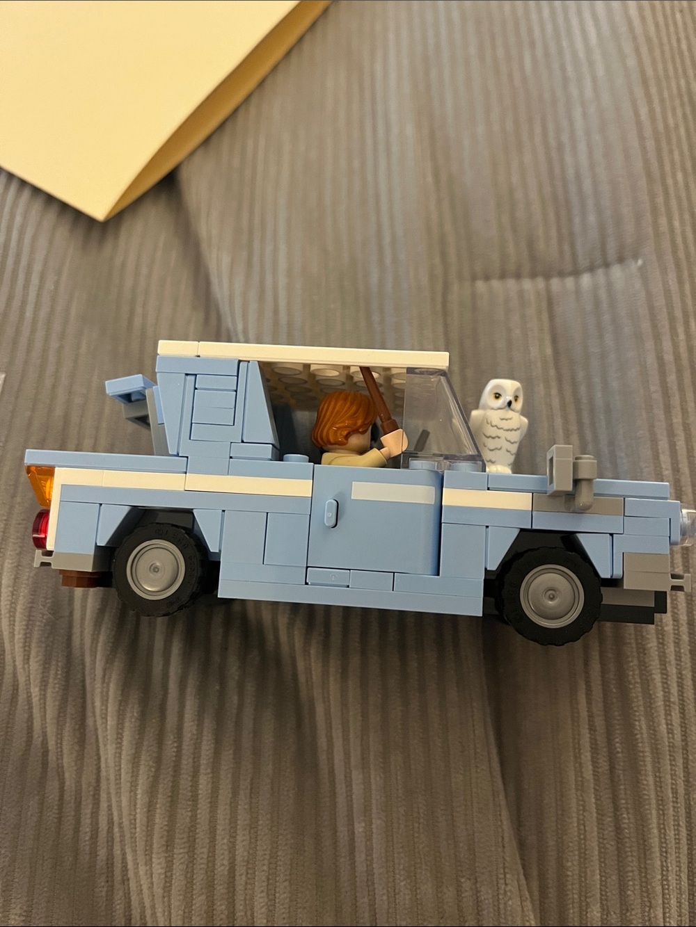 Harry Potter LEGO Light Blue Convertible Car with White Owl and Driver